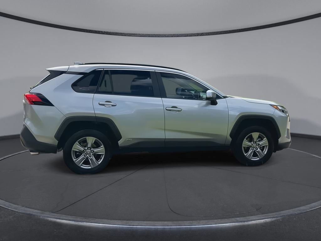 Used 2025 Toyota RAV4 LE AWD/4WD image 9