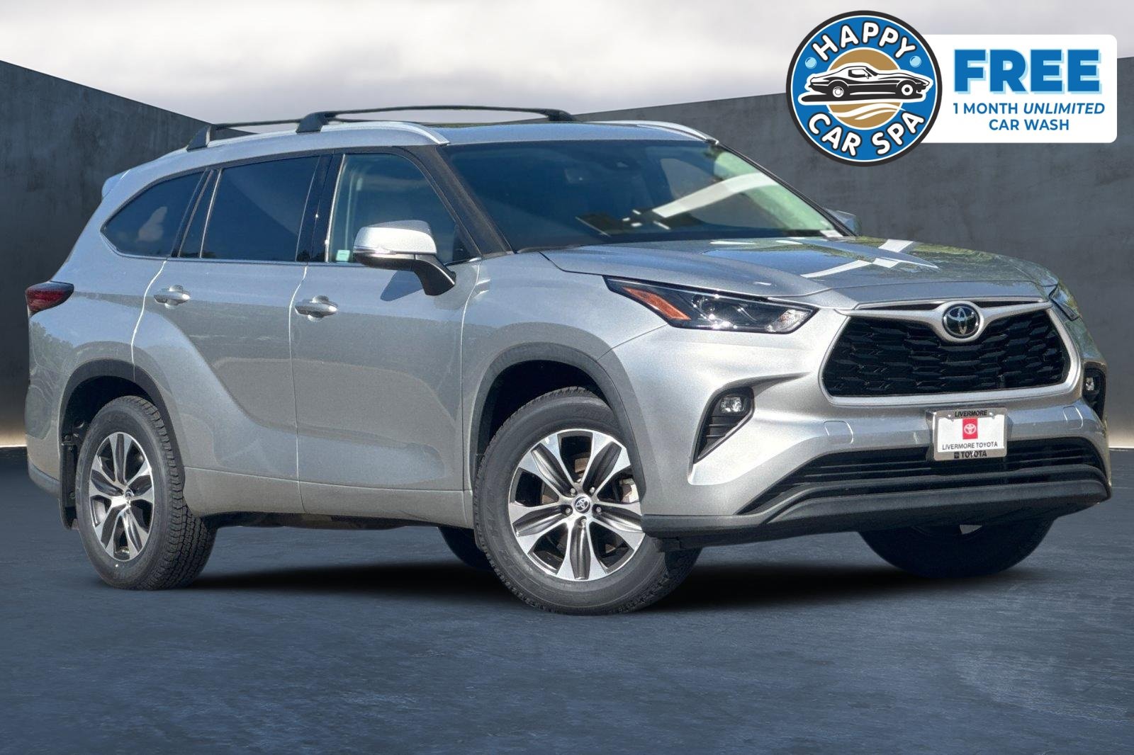 Used 2022 Toyota Highlander XLE image 1