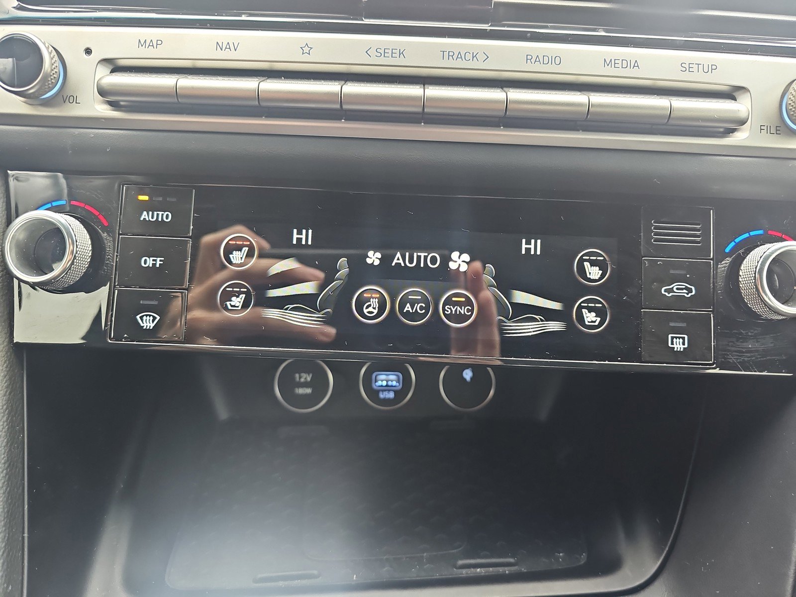 Used 2025 Genesis G70 2.5T w/ Sport Prestige Package image 29