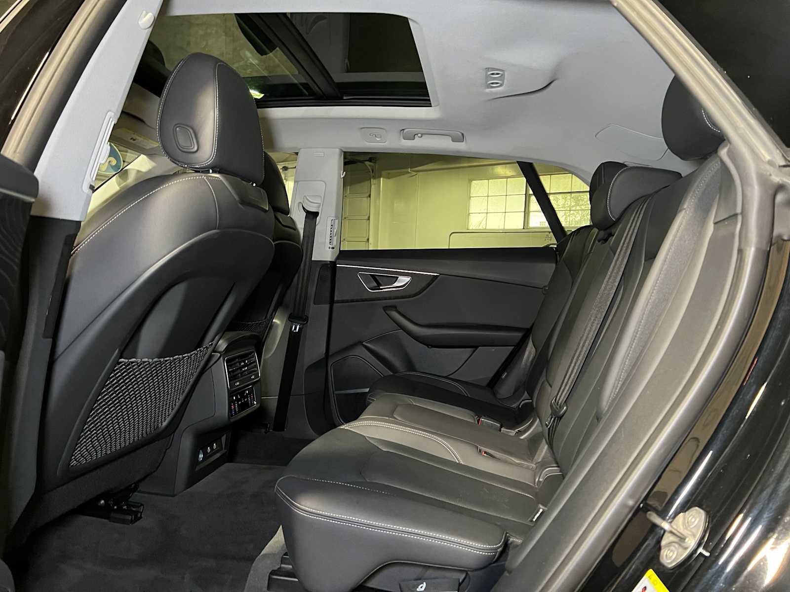 Used 2022 Audi Q8 Premium Plus w/ Premium Plus Package image 56