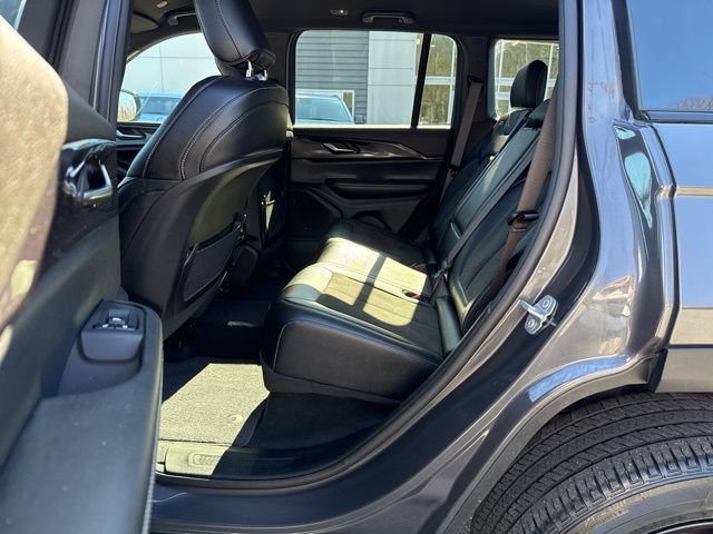 Used 2023 Jeep Grand Cherokee Altitude AWD/4WD image 12