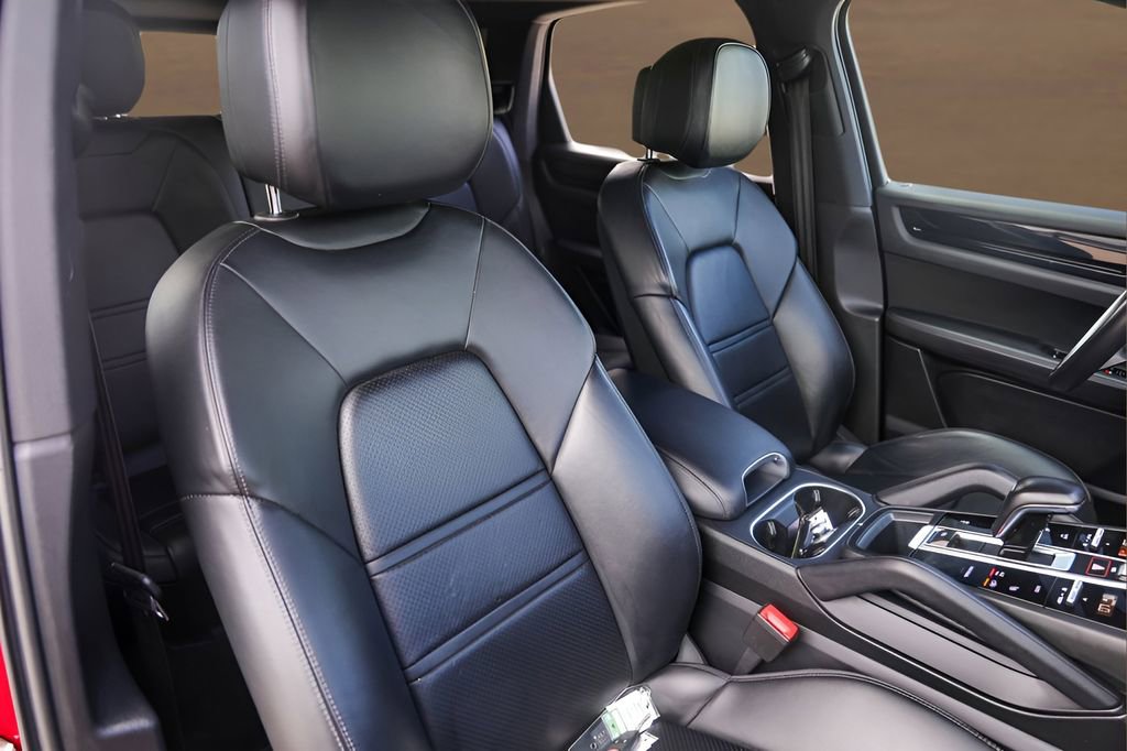 Used 2021 Porsche Cayenne image 32