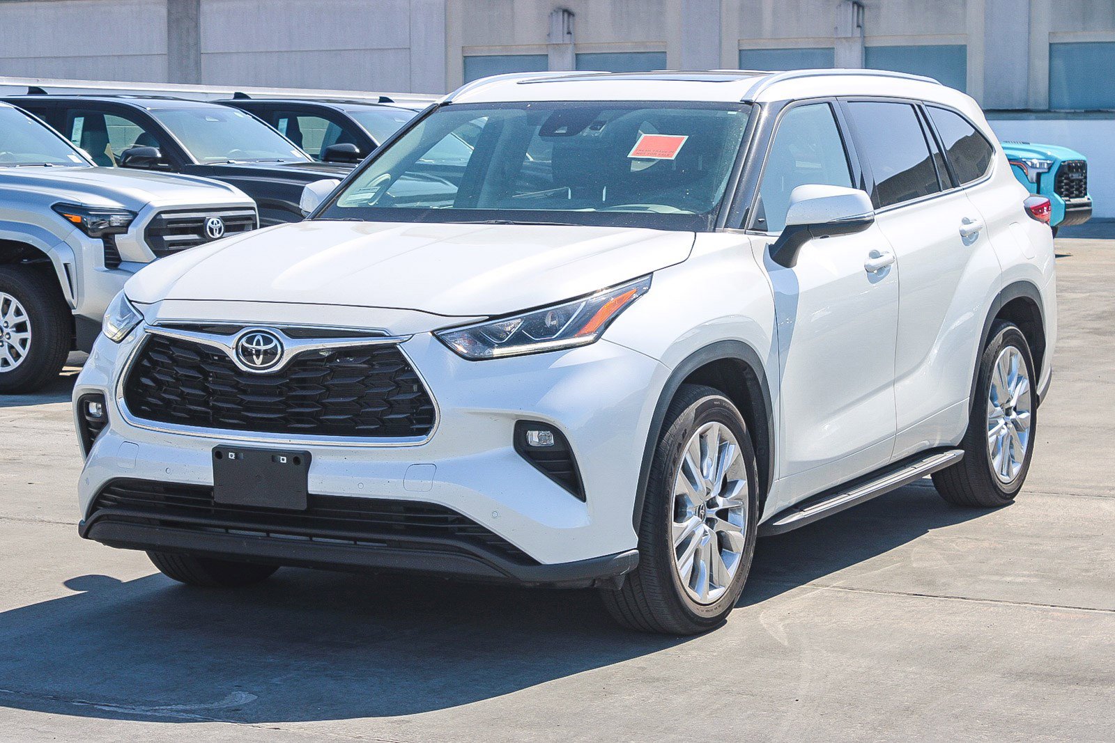 Used 2023 Toyota Highlander Limited FWD image 5