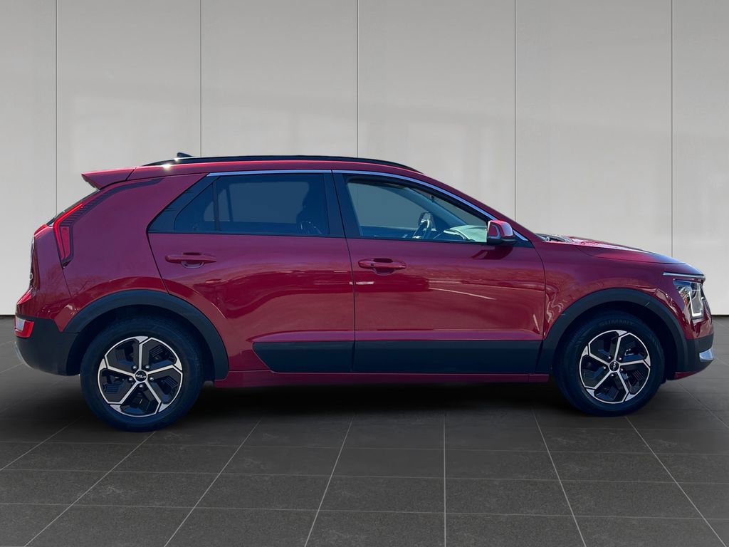 Used 2023 Kia Niro EX image 6