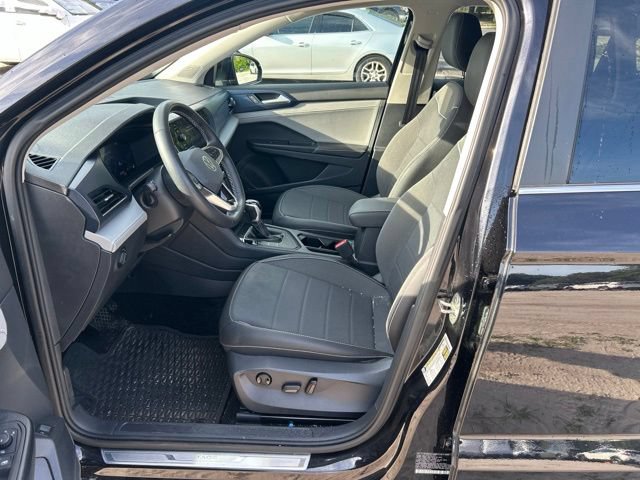 Used 2024 Volkswagen Taos SE FWD image 5