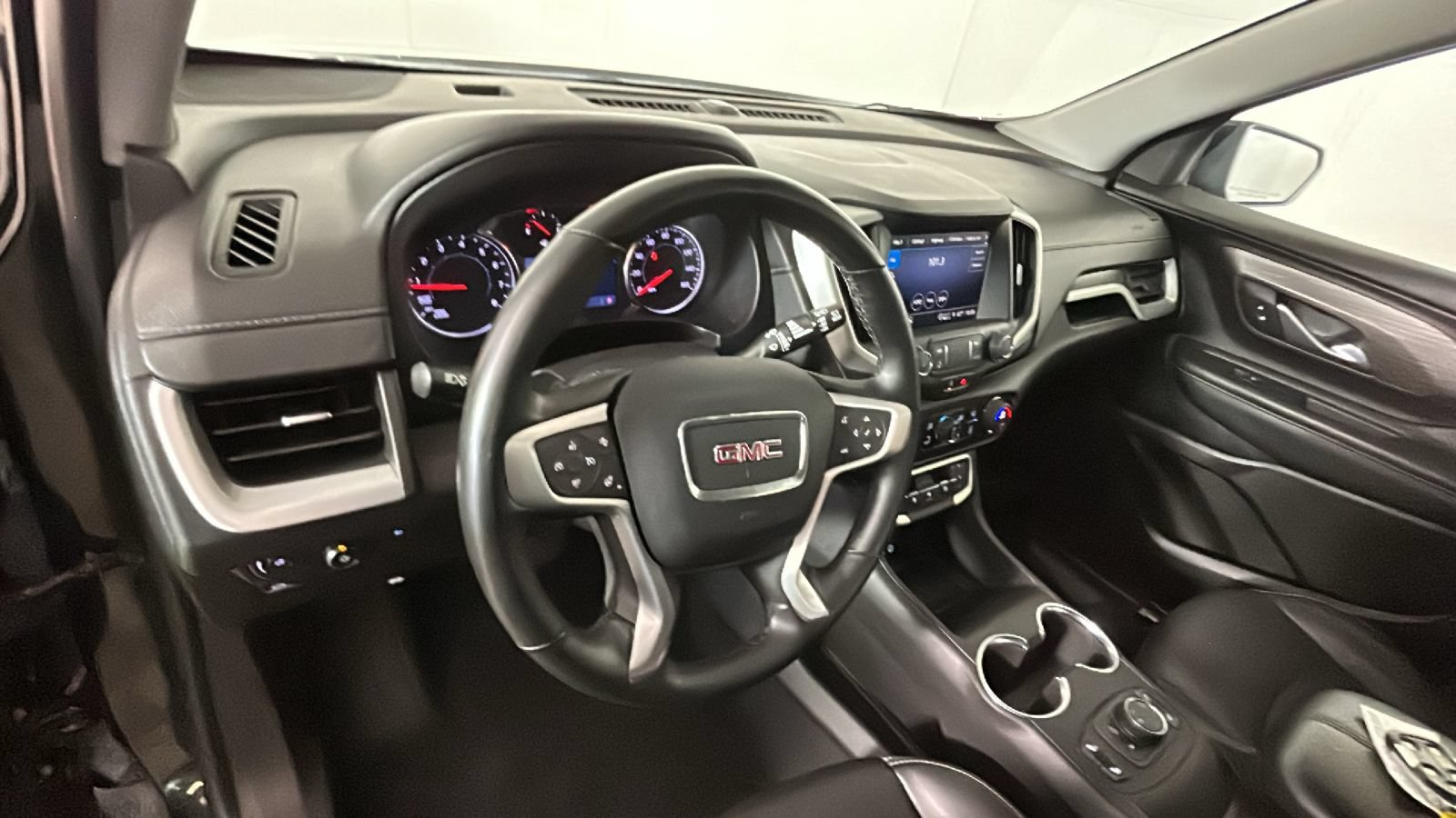 Used 2024 GMC Terrain SLT AWD/4WD image 15