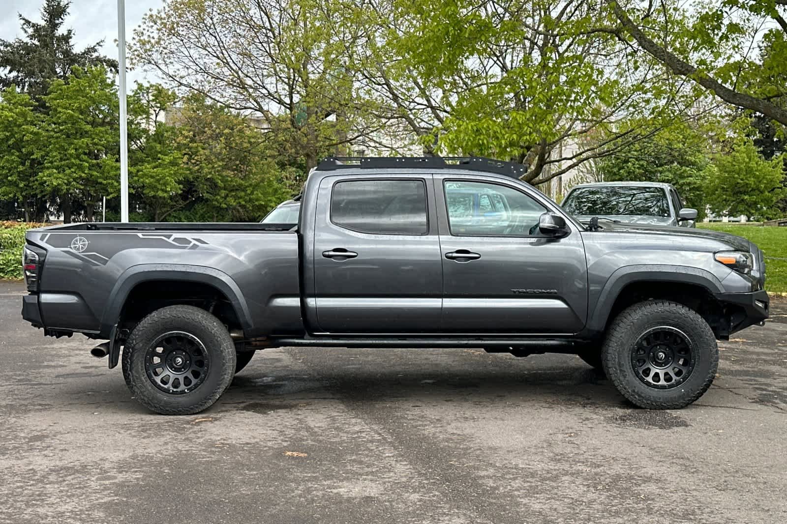 Used 2020 Toyota Tacoma TRD Off-Road w/ TRD Premium Off Road Package AWD/4WD image 8
