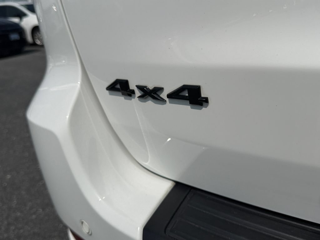 Used 2020 Jeep Grand Cherokee Altitude AWD/4WD image 16