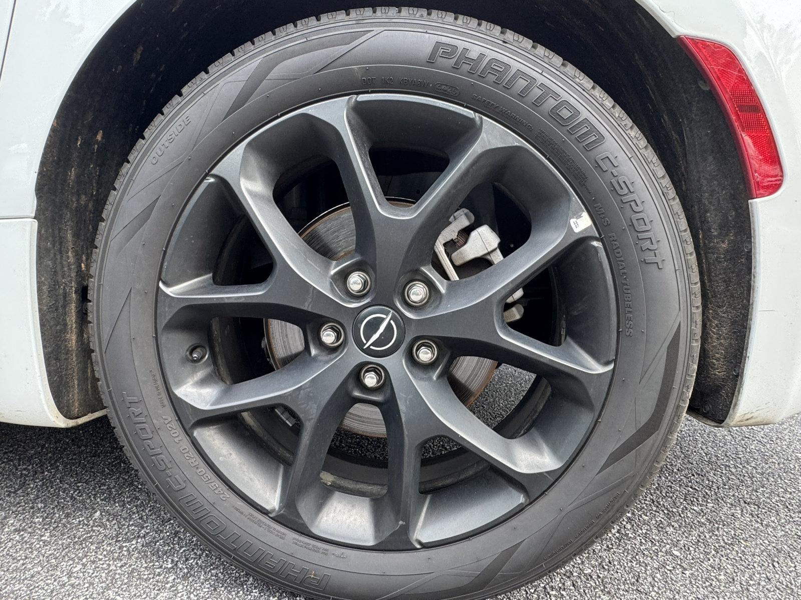 Used 2025 Chrysler Pacifica Limited FWD image 23