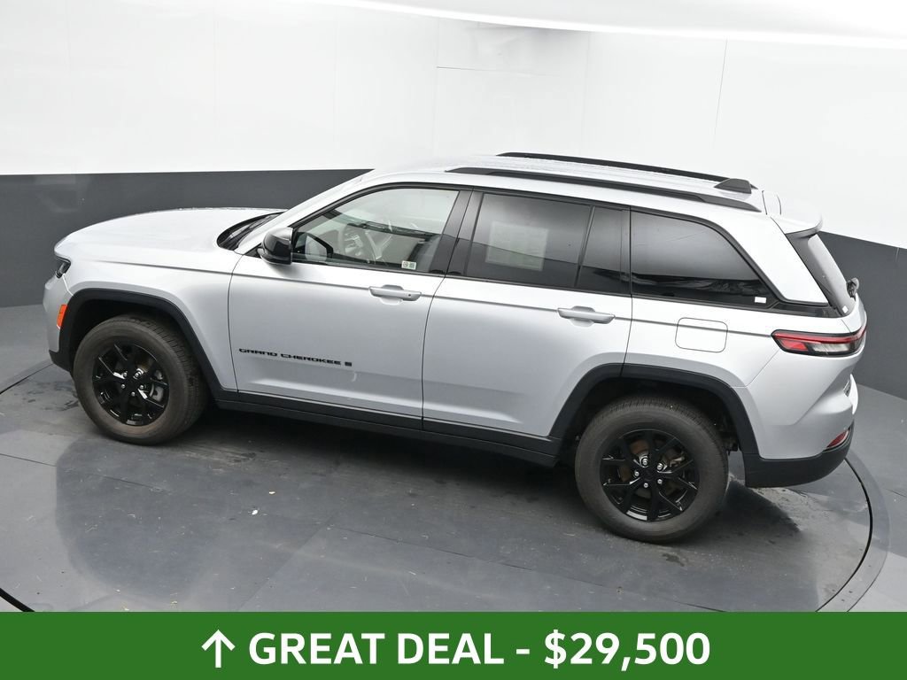 Used 2024 Jeep Grand Cherokee Altitude image 42