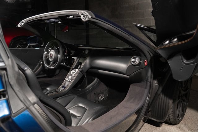 Used 2013 McLaren MP4-12C Spider RWD image 32