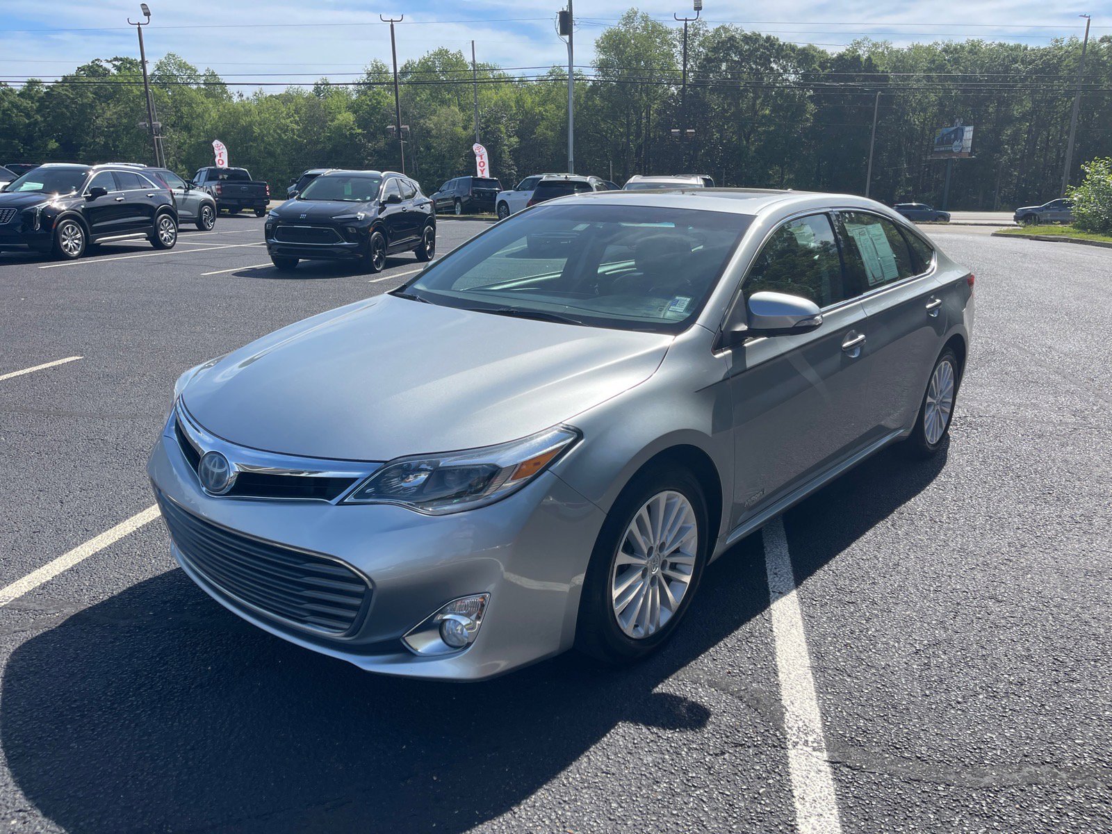 Used 2015 Toyota Avalon Limited w/ Technology Package FWD image 3