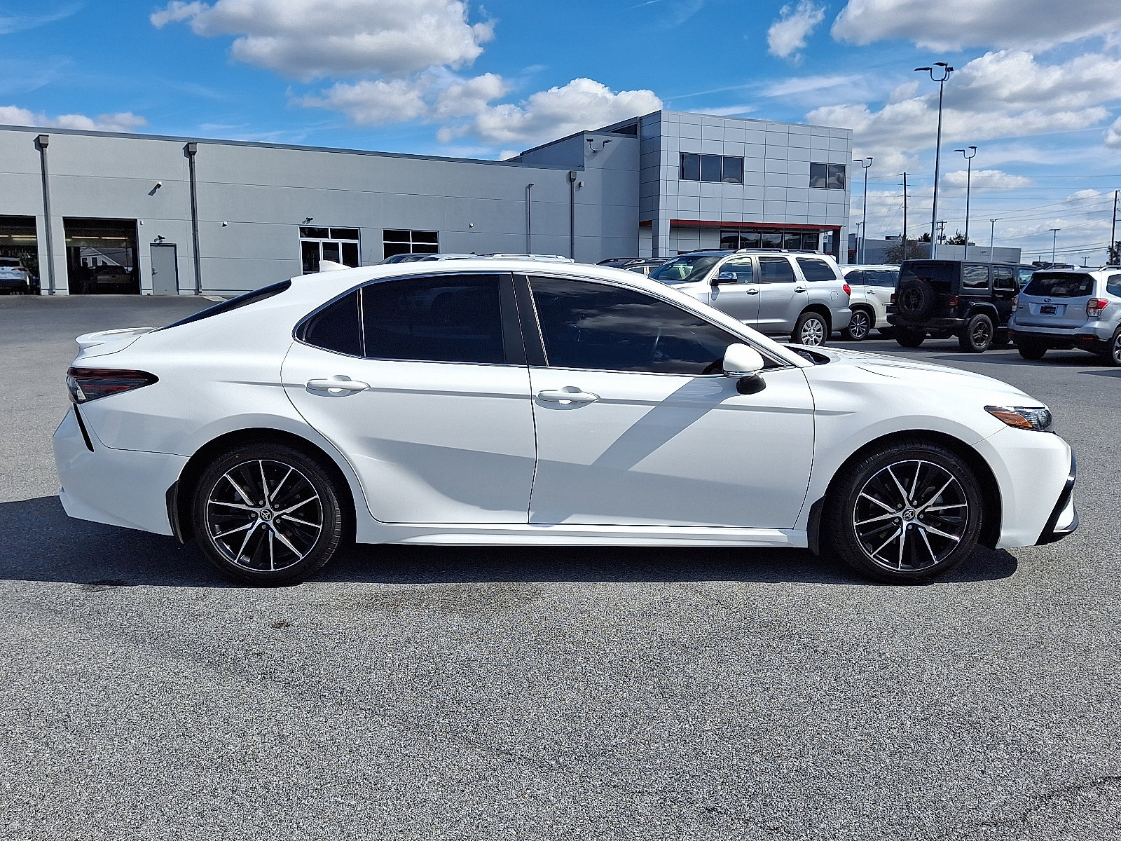 Certified 2022 Toyota Camry SE w/ Convenience Package image 8