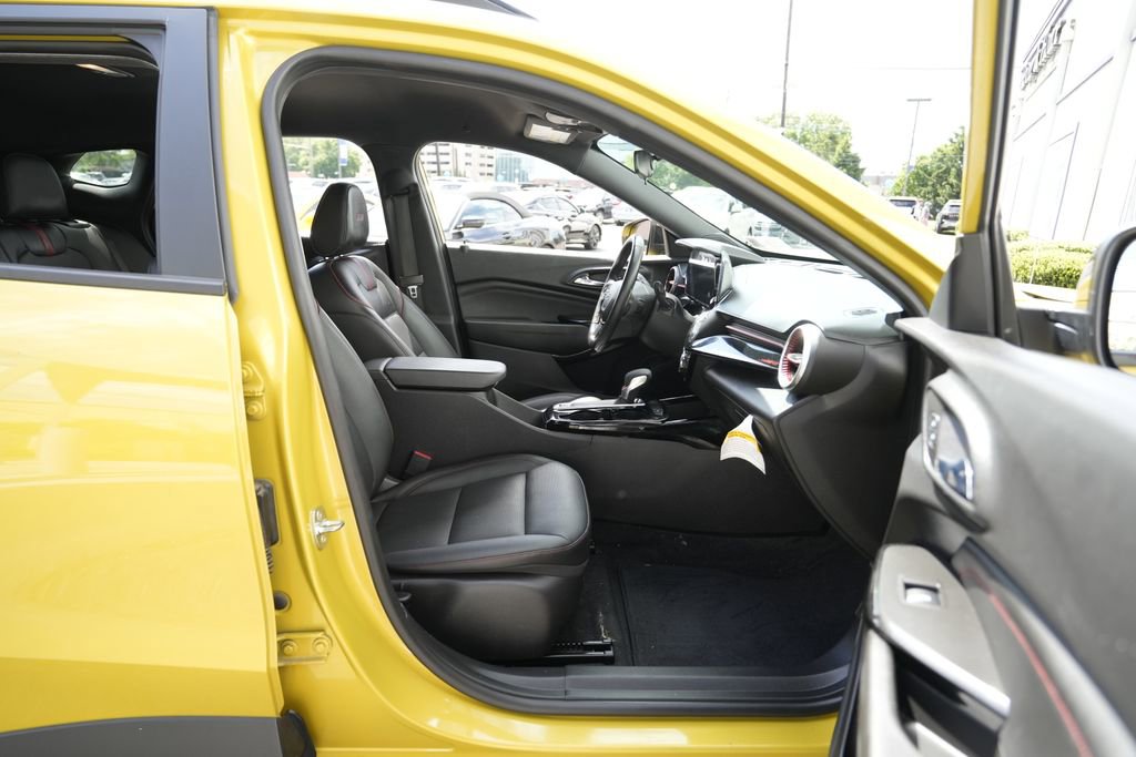 Used 2024 Chevrolet Trax RS w/ Driver Confidence Package FWD image 31