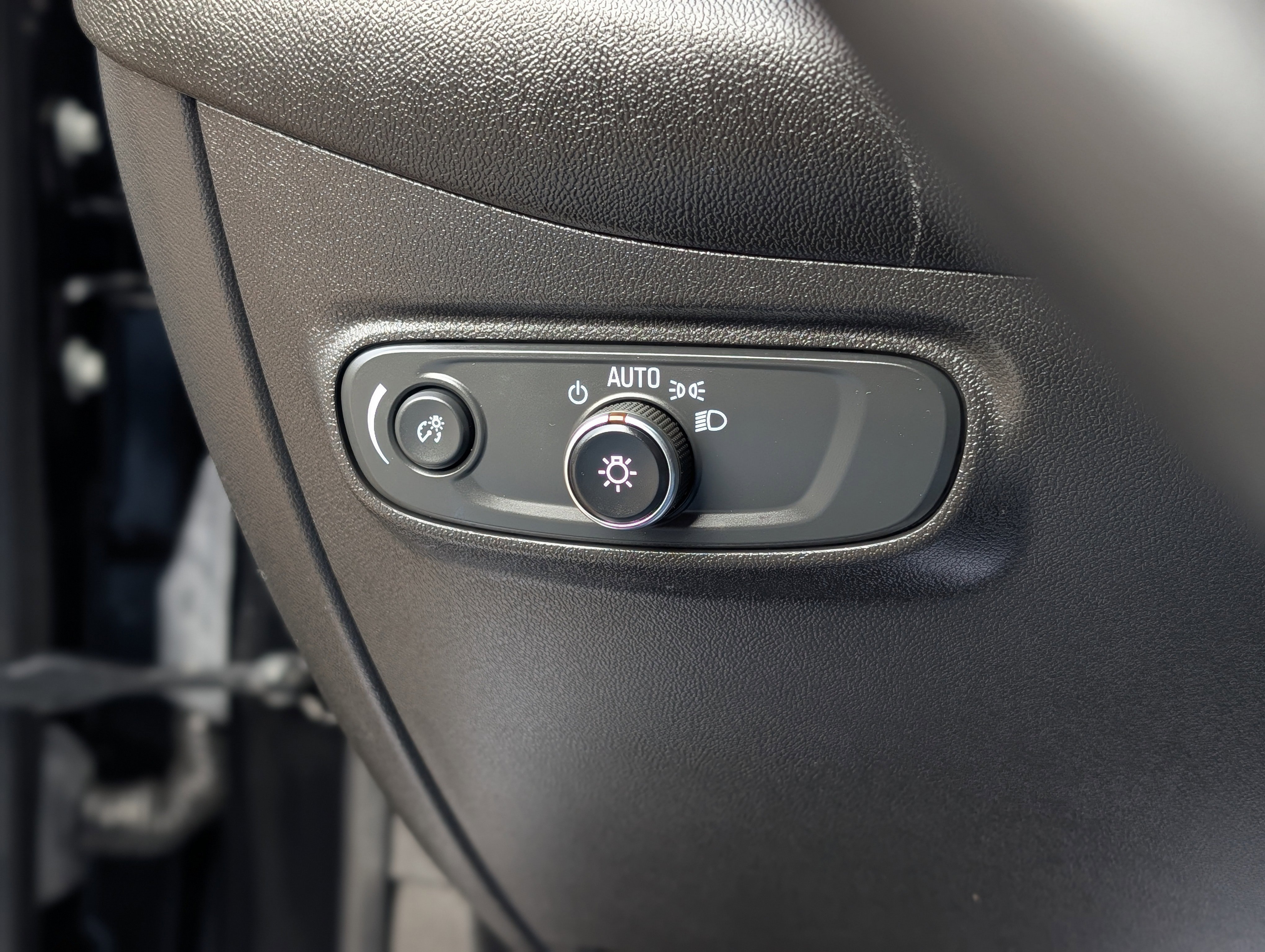 Used 2022 Chevrolet Equinox LT w/ Driver Convenience Package image 25