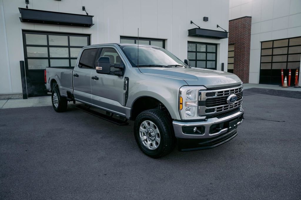 Used 2024 Ford F350 XLT image 4
