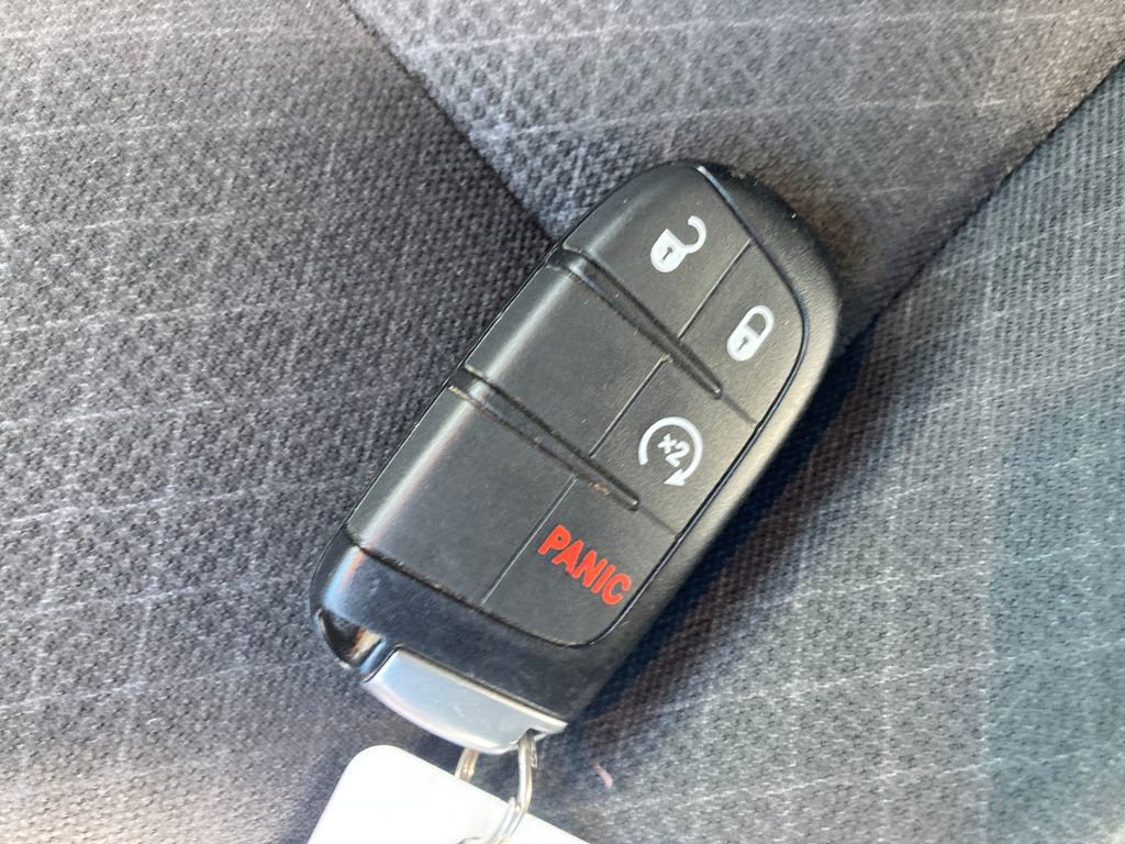 Used 2021 Jeep Grand Cherokee Laredo image 38