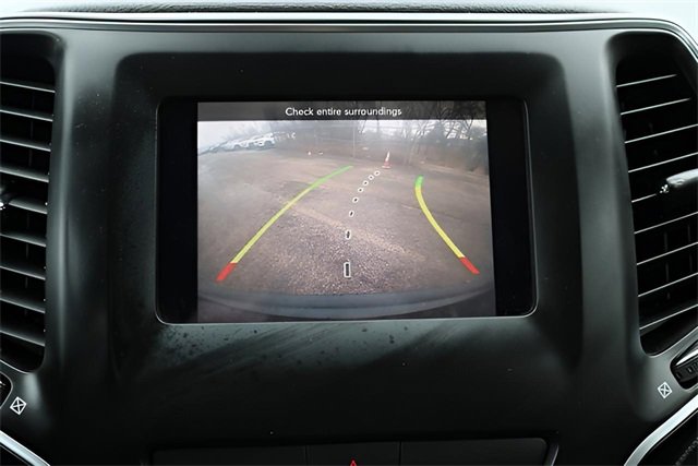 Used 2019 Jeep Cherokee Latitude Plus w/ Comfort/Convenience Group image 22