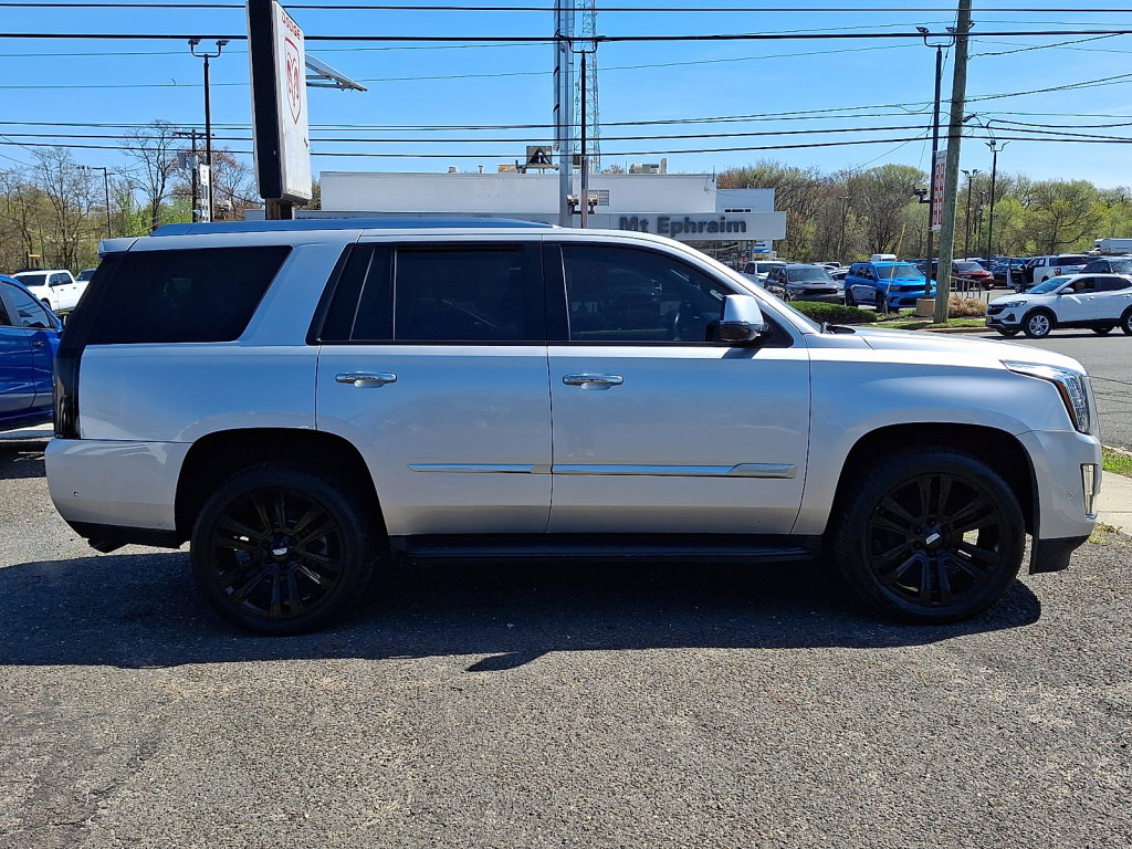 Used 2020 Cadillac Escalade Luxury AWD/4WD image 6