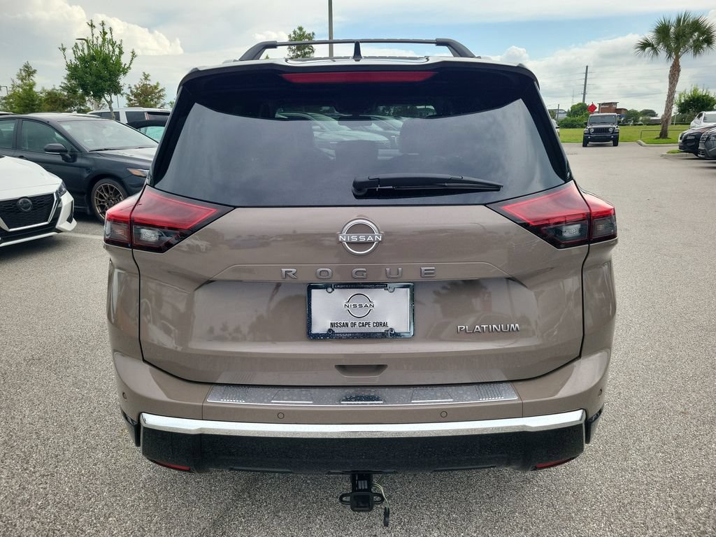 Used 2025 Nissan Rogue Platinum w/ Platinum Premium Package FWD image 3