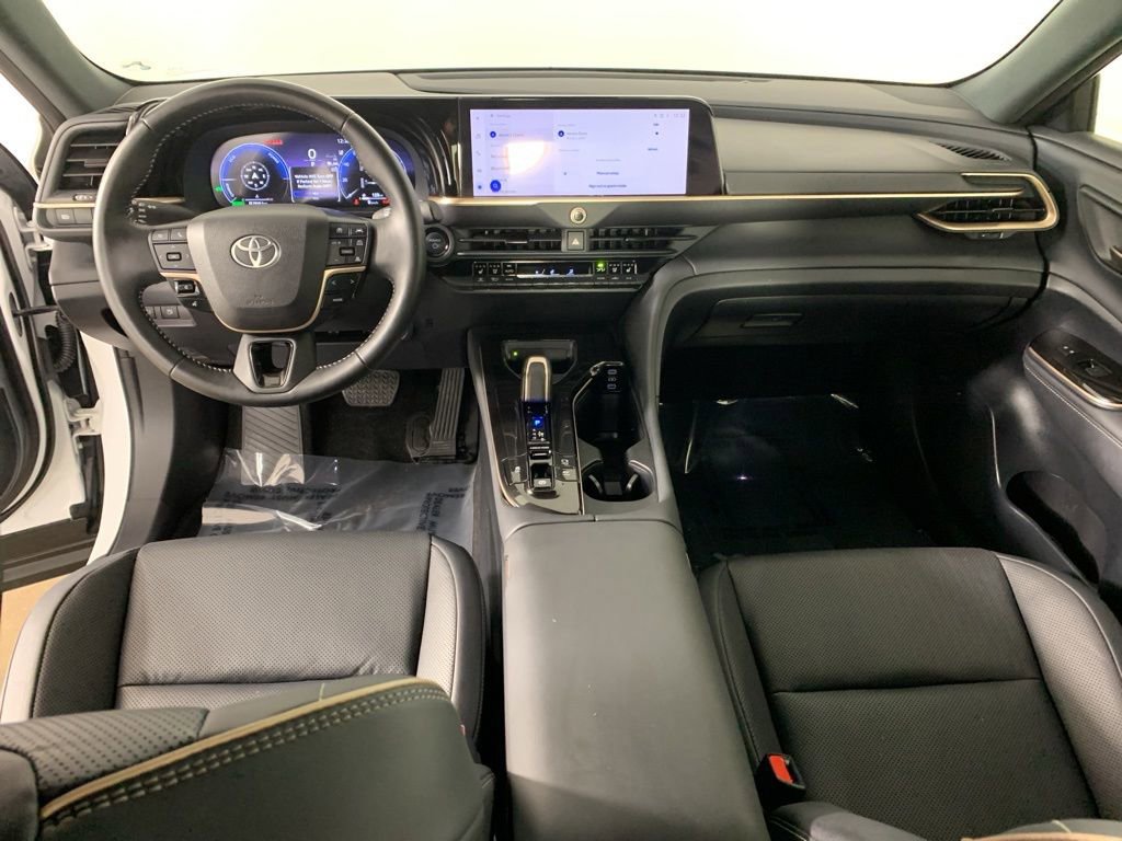Used 2025 Toyota Crown AWD/4WD image 32