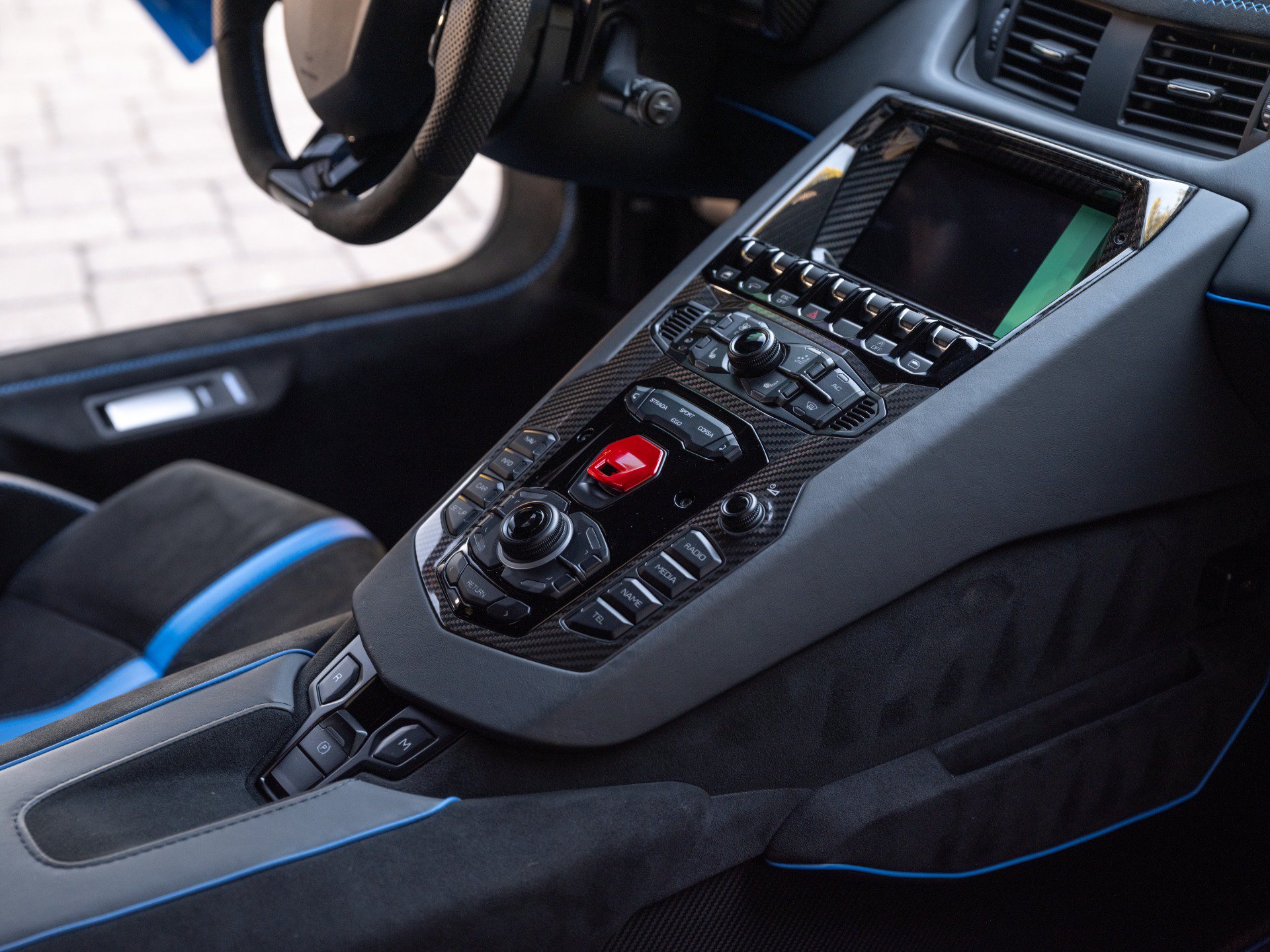 Used 2020 Lamborghini Aventador SVJ AWD/4WD image 37