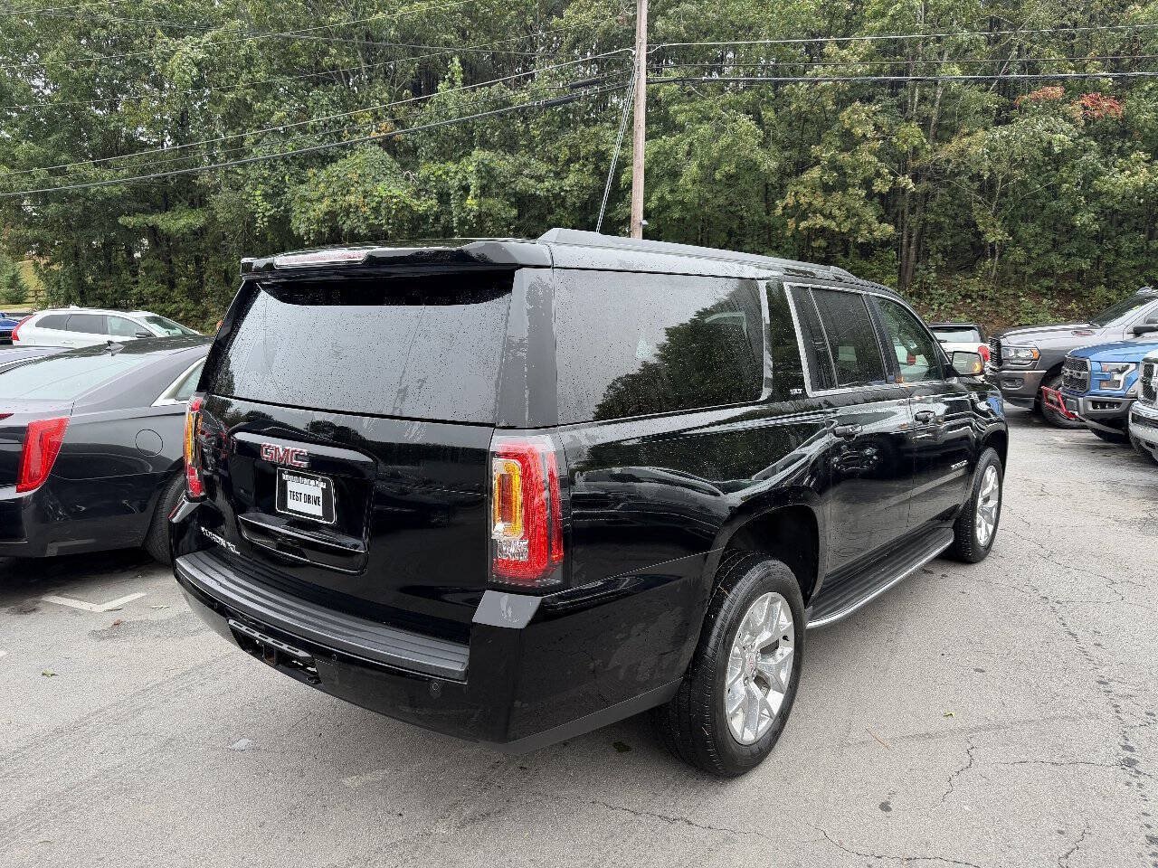 Used 2016 GMC Yukon XL SLT w/ Open Road Package RWD image 5