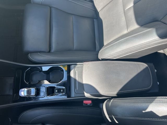 Certified 2025 Volvo XC40 B5 Plus image 25