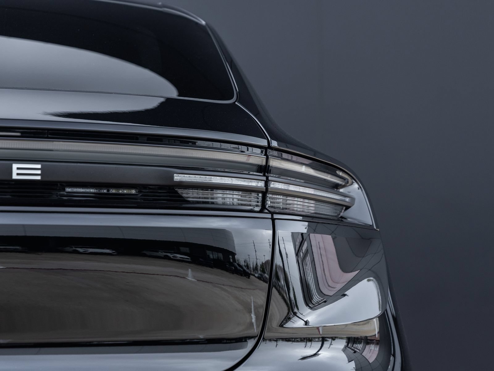 Certified 2025 Porsche Macan Electric RWD image 14