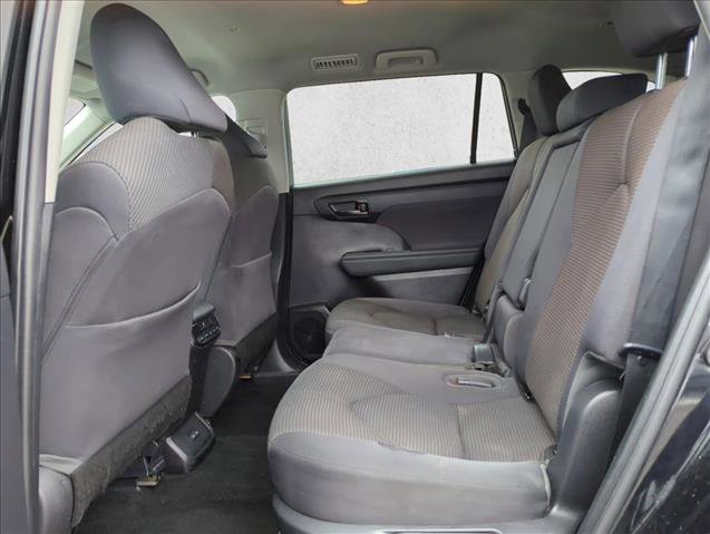 Used 2022 Toyota Highlander LE image 17