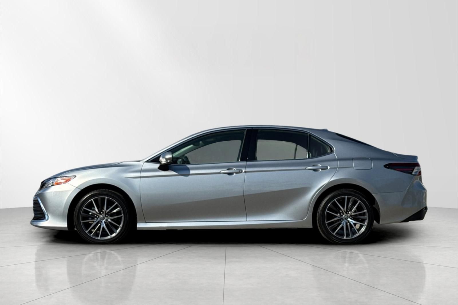 Used 2023 Toyota Camry XLE image 6
