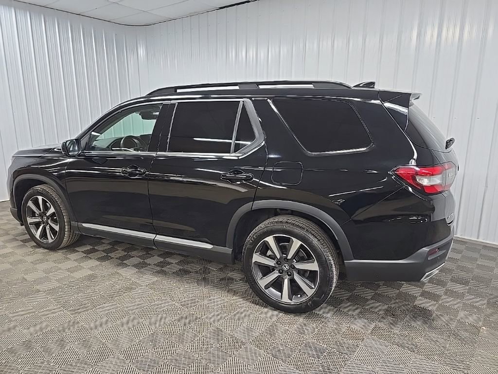 Used 2023 Honda Pilot Elite image 4