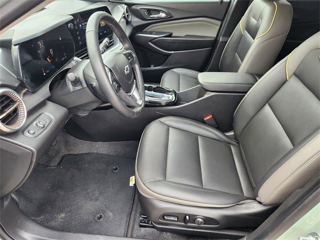 Used 2025 Chevrolet Trax ACTIV w/ Sunroof Package image 13