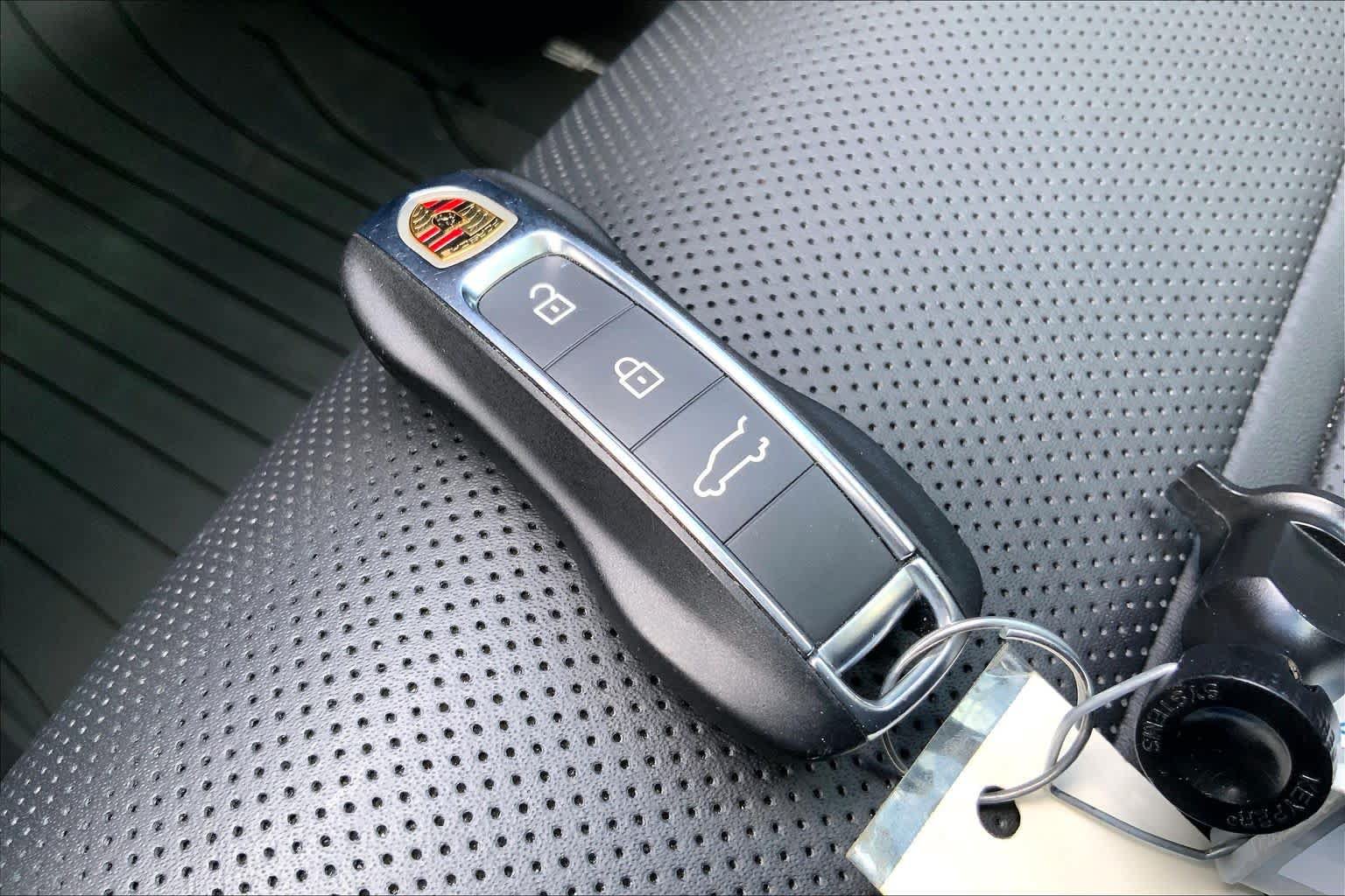 Used 2026 Porsche Cayenne S AWD/4WD image 14