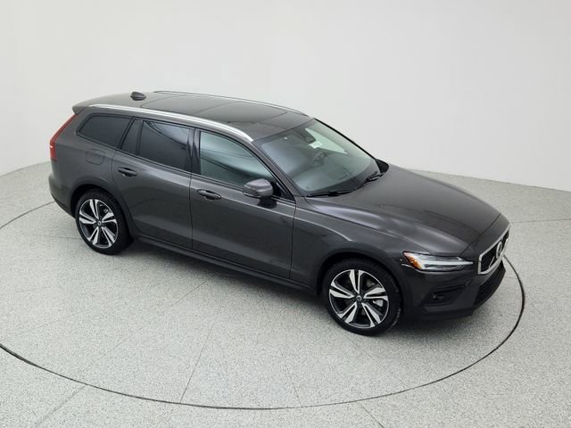 Certified 2025 Volvo V60 B5 Cross Country Plus image 14