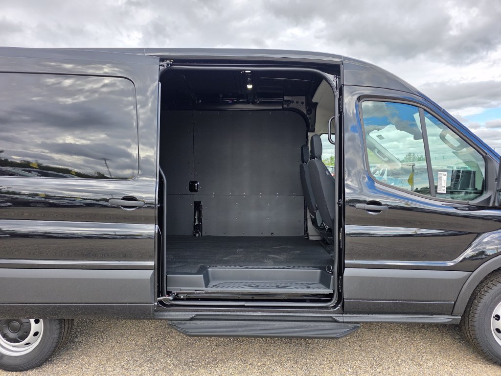 New 2026 Ford Transit 250 148 Medium Roof w/ Load Area Protection Package RWD image 22