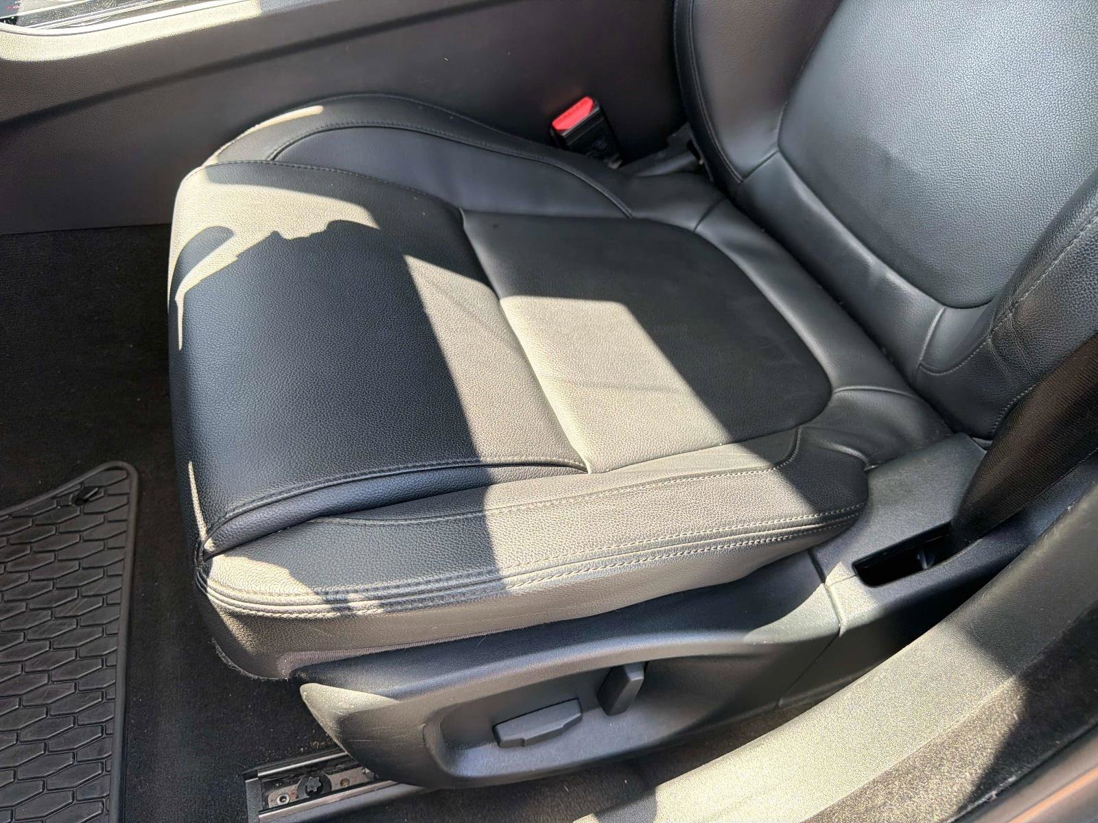 Used 2018 Jaguar XF Premium RWD image 19