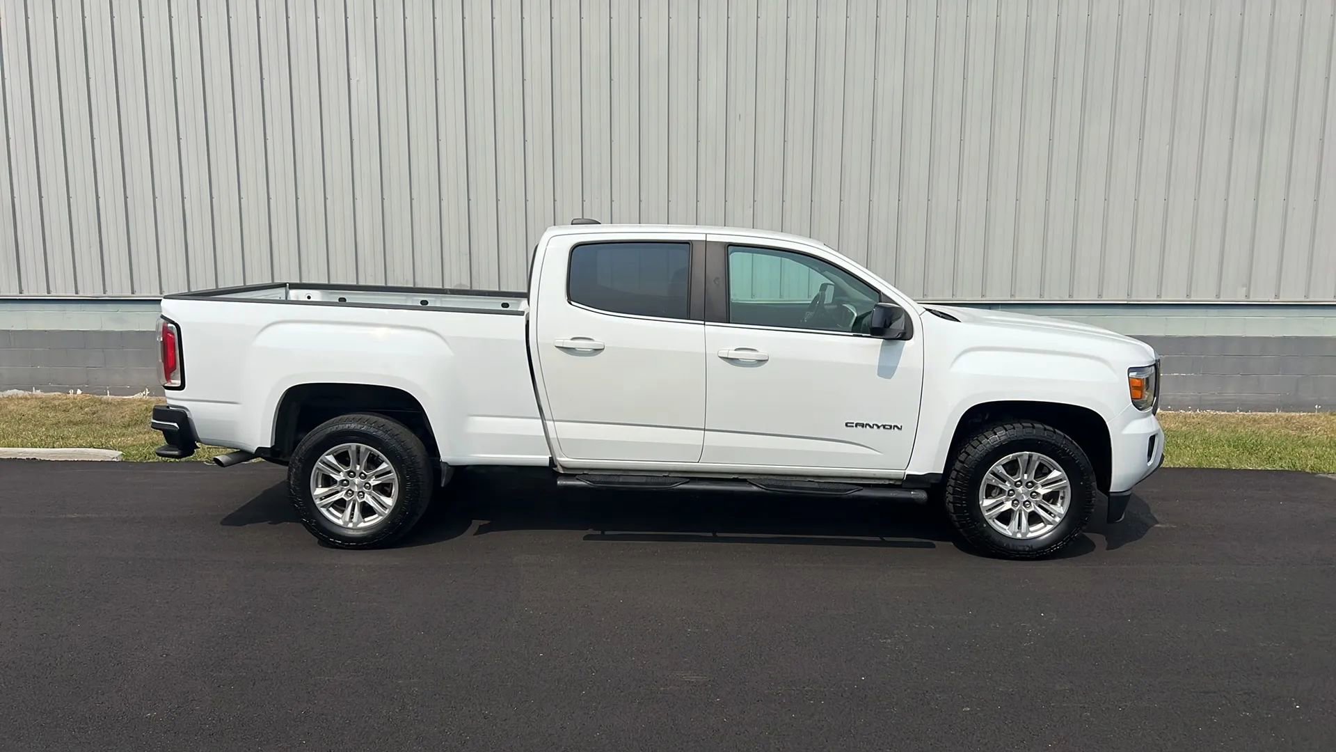 Used 2019 GMC Canyon SLE w/ SLE Convenience Package image 4
