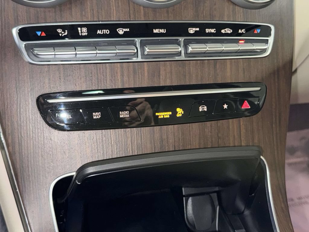 Used 2022 Mercedes-Benz GLC 300 4MATIC w/ Multimedia Package Lite image 23