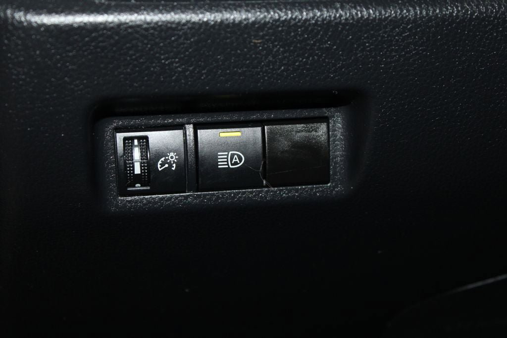 Used 2023 Toyota RAV4 LE AWD/4WD image 10