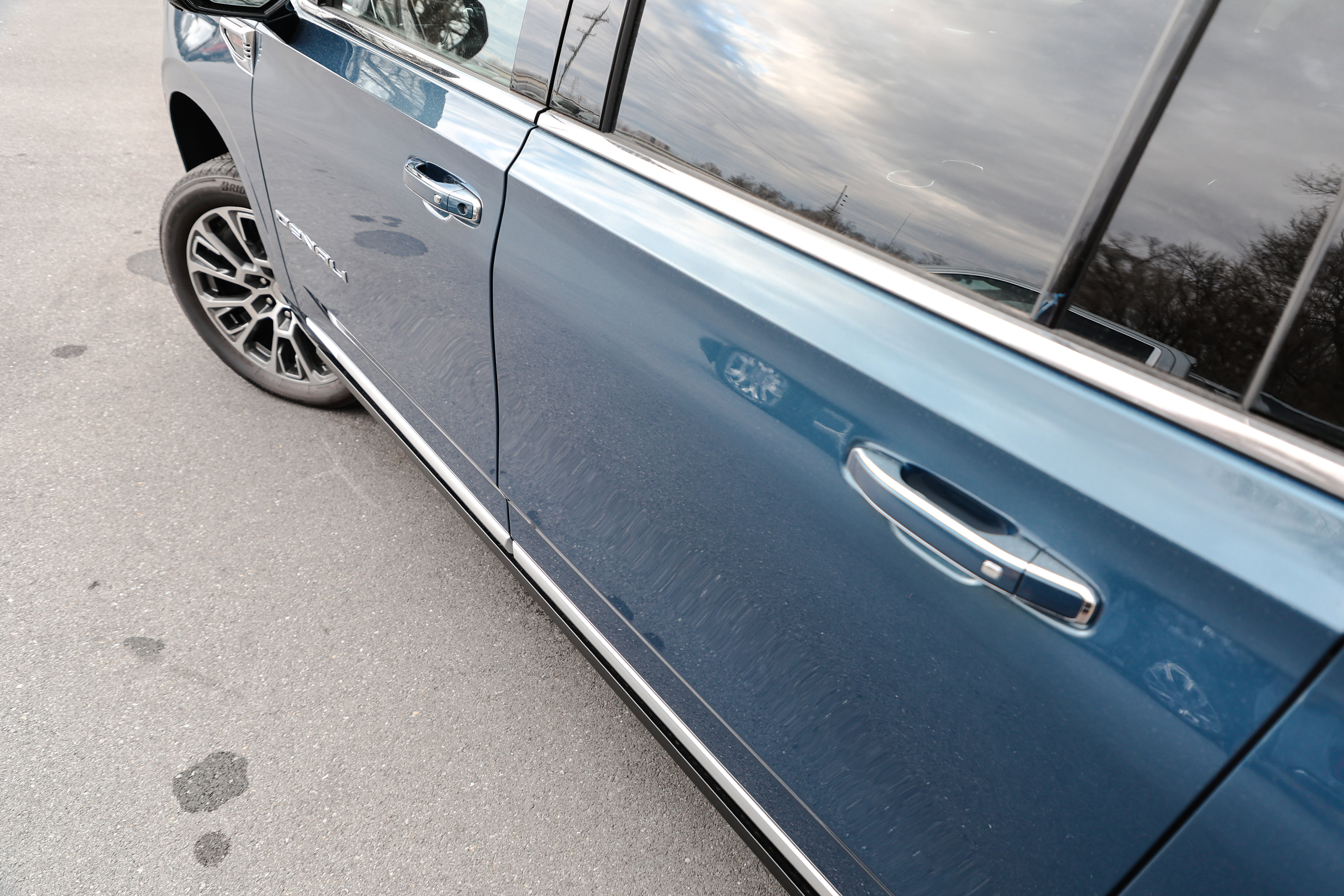 New 2026 GMC Yukon XL Denali image 6