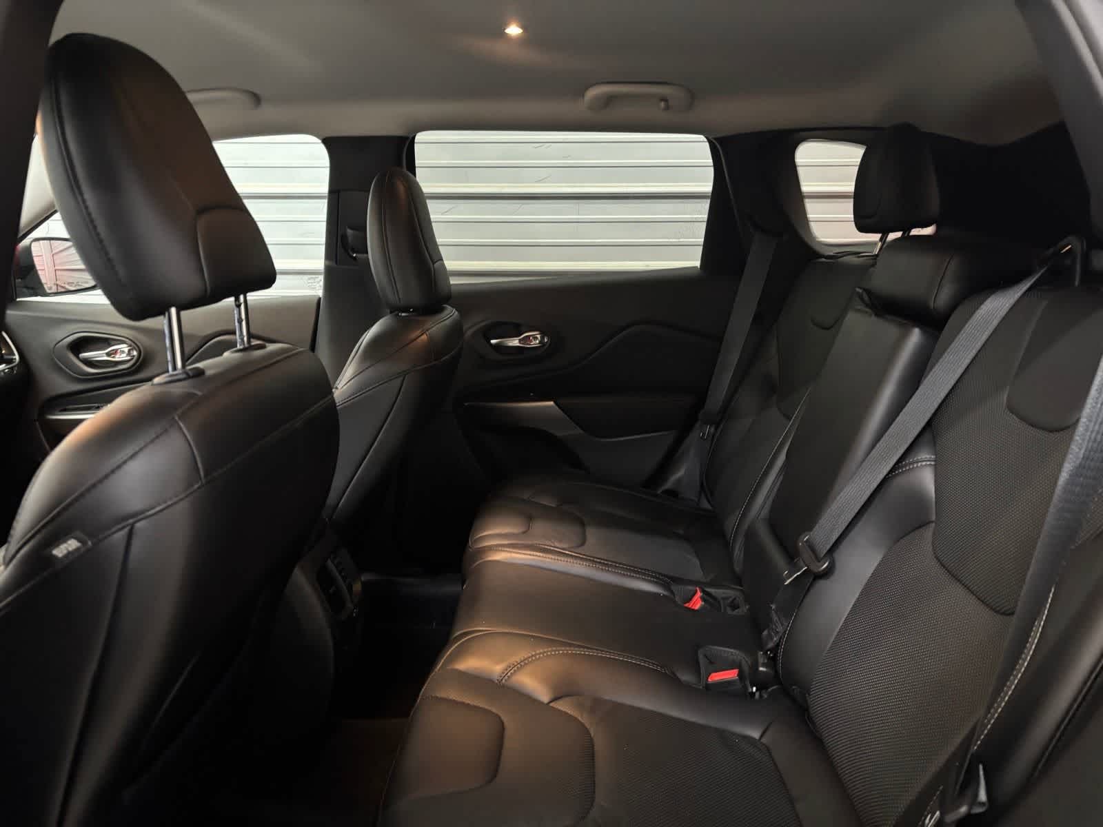 Used 2019 Jeep Cherokee Limited AWD/4WD image 22