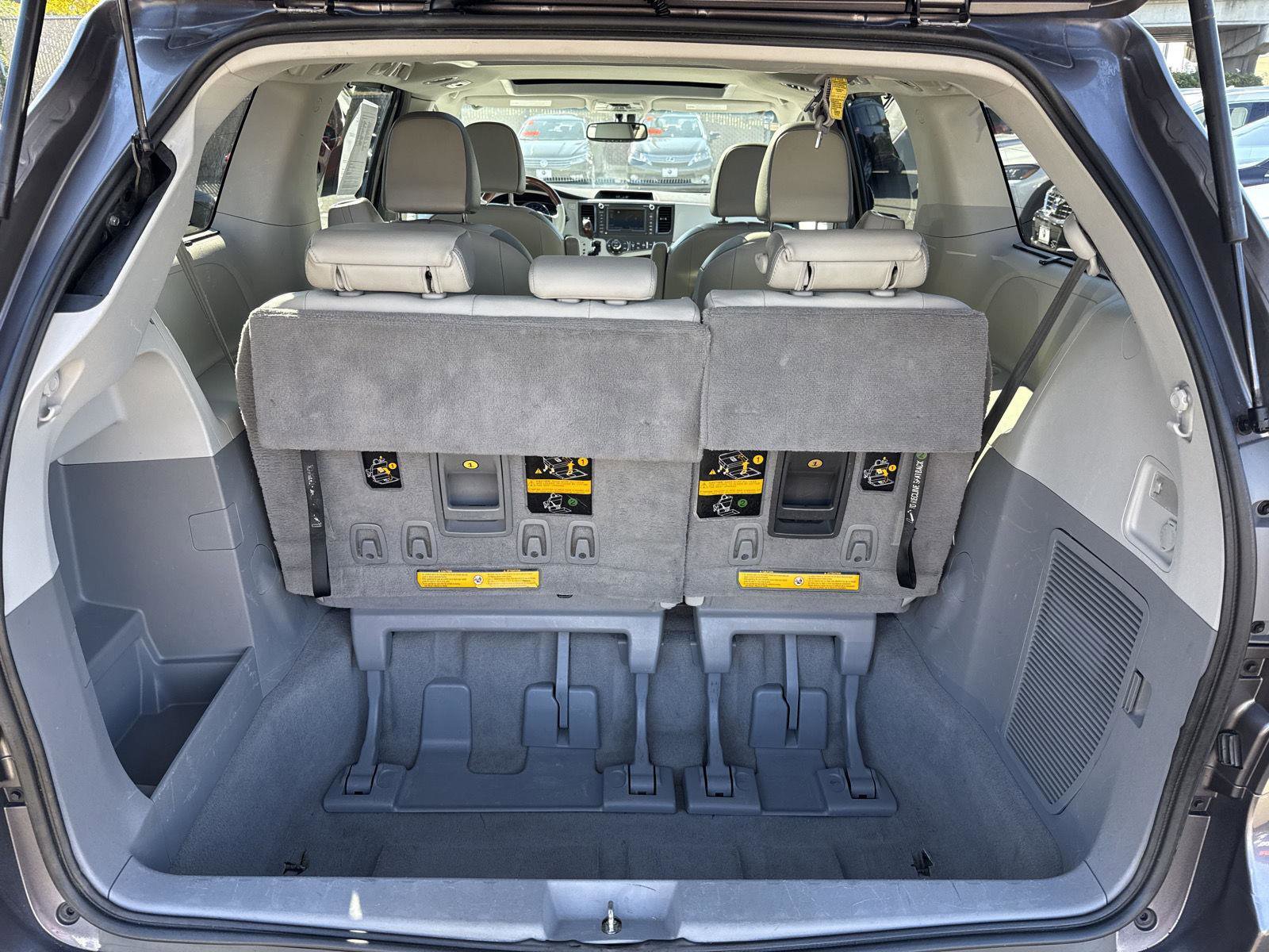 Used 2011 Toyota Sienna Limited image 17