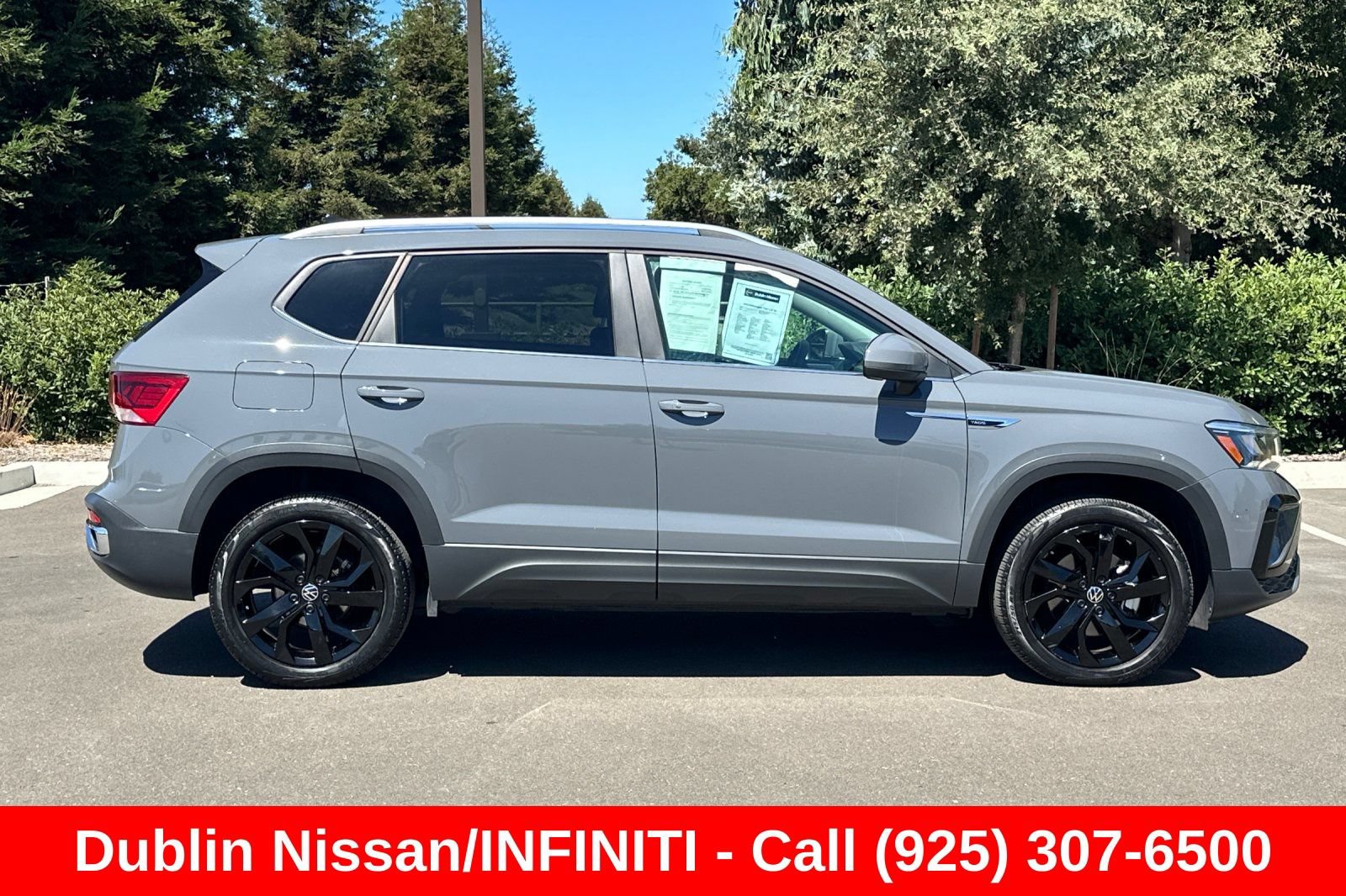 Used 2023 Volkswagen Taos SE w/ Black Wheel Package FWD image 3