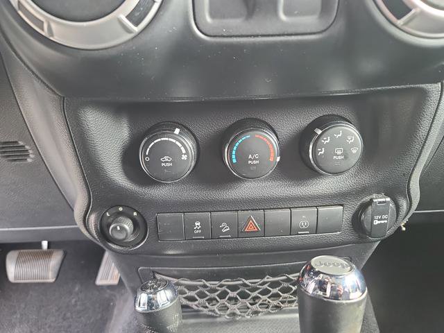 Used 2013 Jeep Wrangler Rubicon w/ PWR Convenience Group image 31