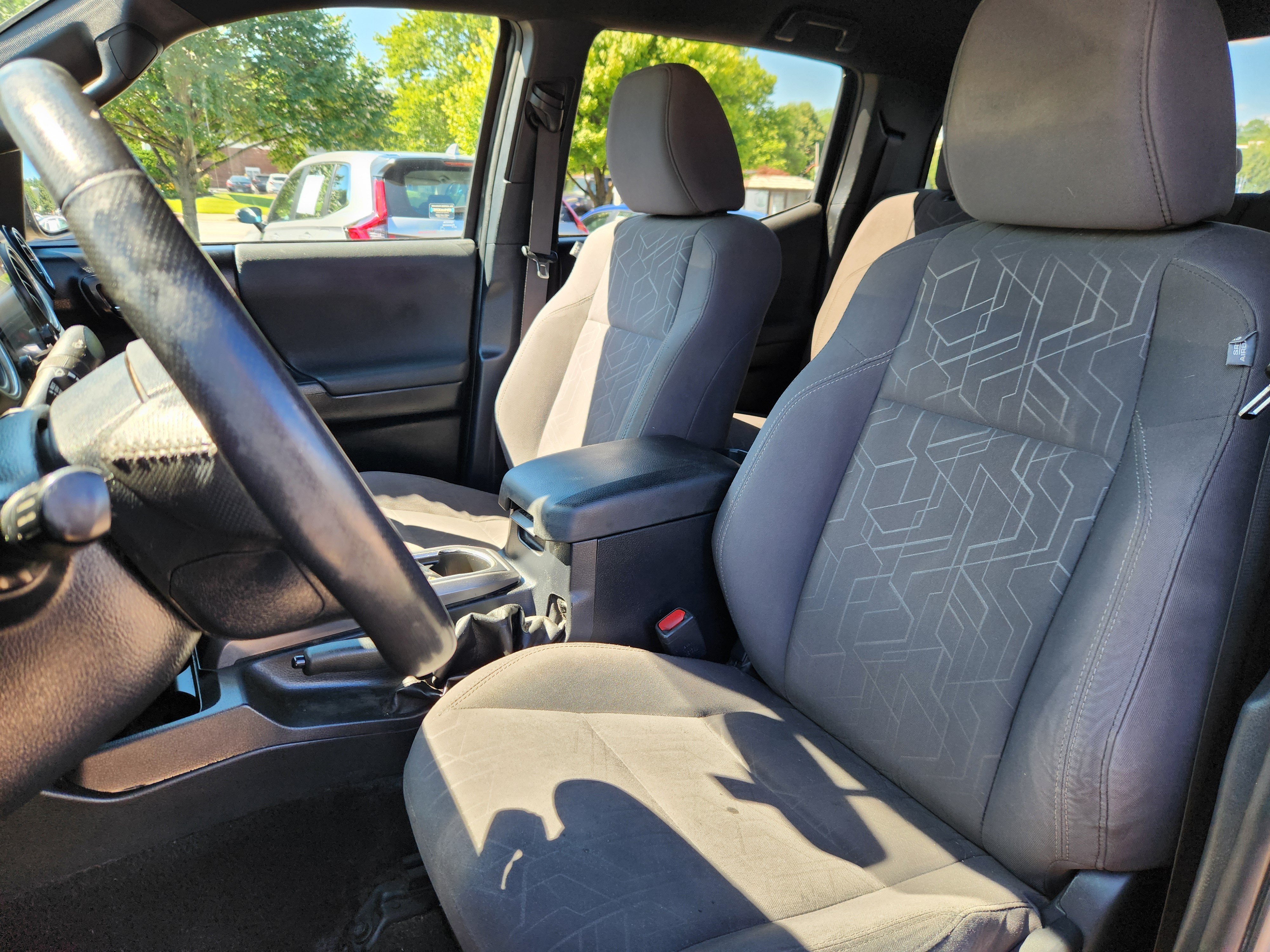 Used 2017 Toyota Tacoma TRD Sport w/ Tow Package (A/T) AWD/4WD image 7