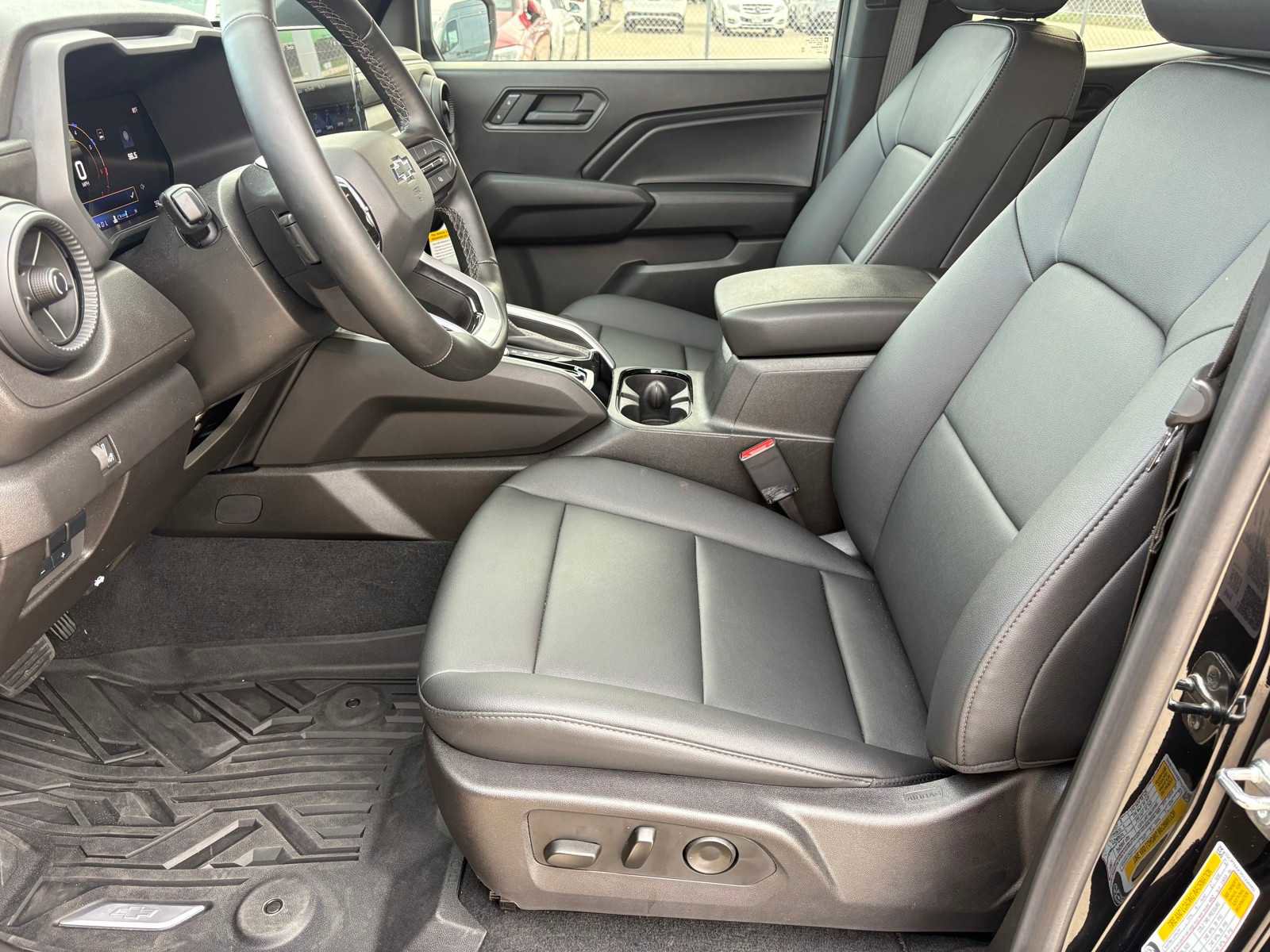 Used 2025 Chevrolet Colorado Trail Boss image 14