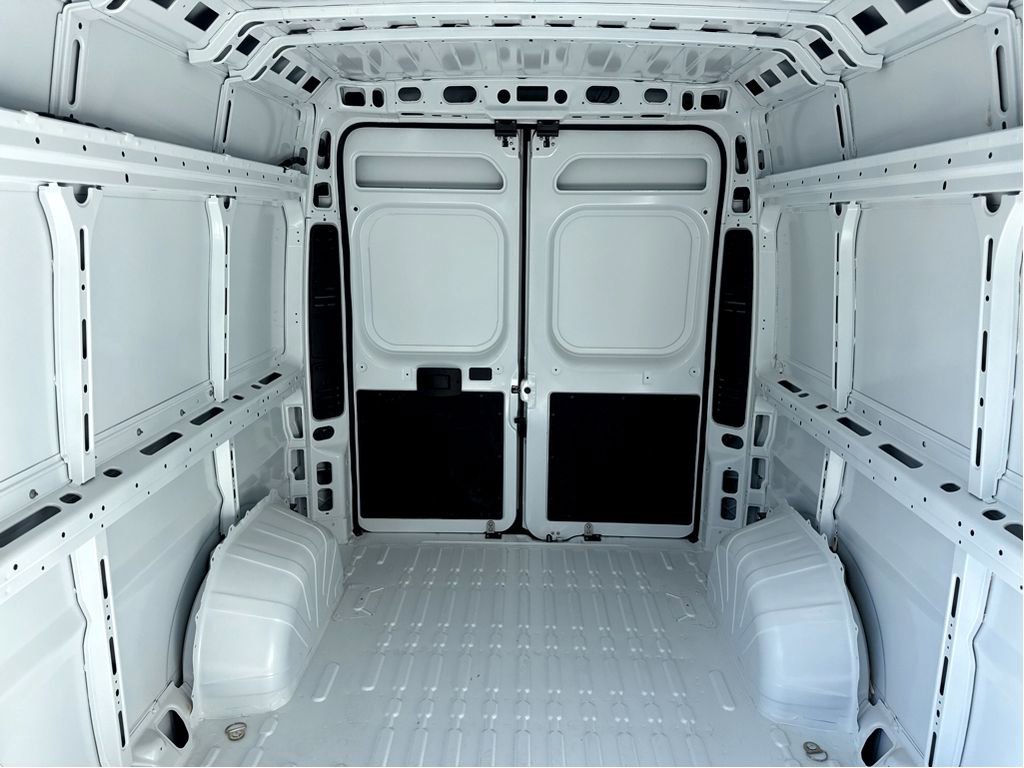 Used 2025 RAM ProMaster 2500 w/ Convenience Group image 9