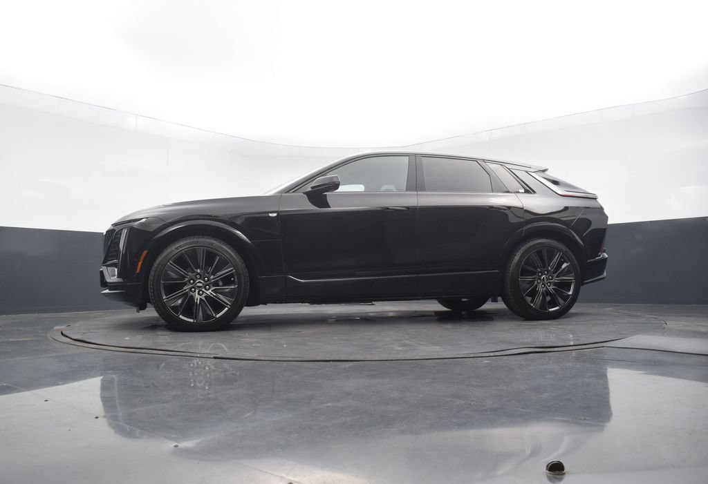 New 2026 Cadillac Lyriq Signature Sport w/ LPO, Floor Liner Package AWD/4WD image 48