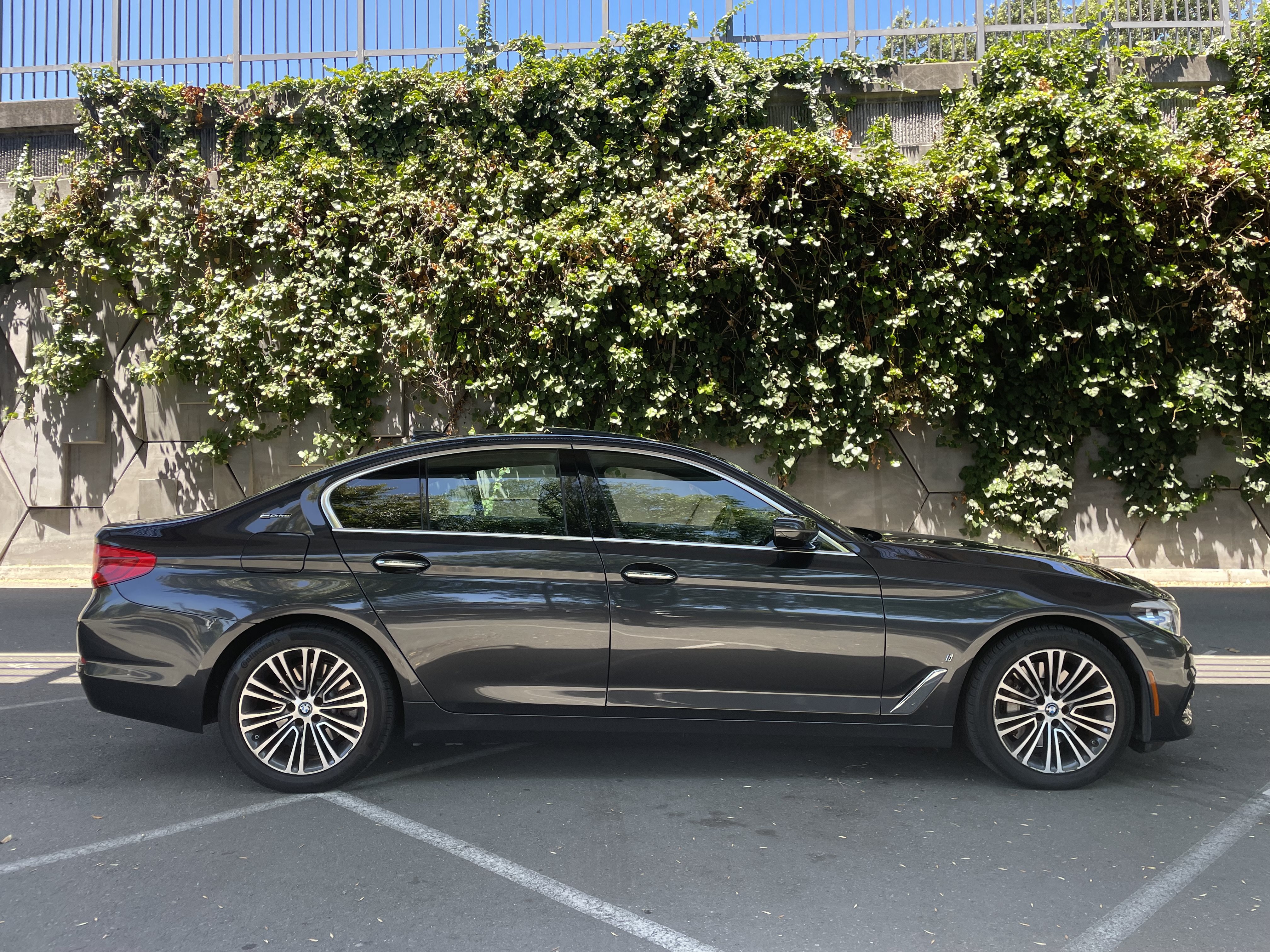 Used 2018 BMW 530e w/ Premium Package 2